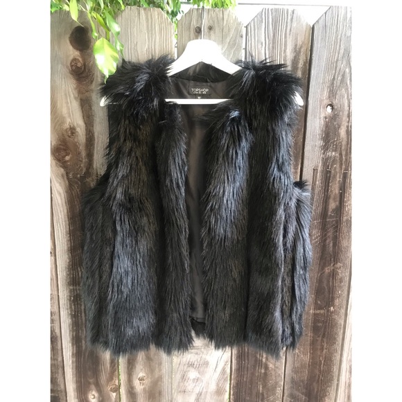 ✨Steal Her Style✨ TopShop Black Faux Fur Vest, size 6 - Picture 2 of 16